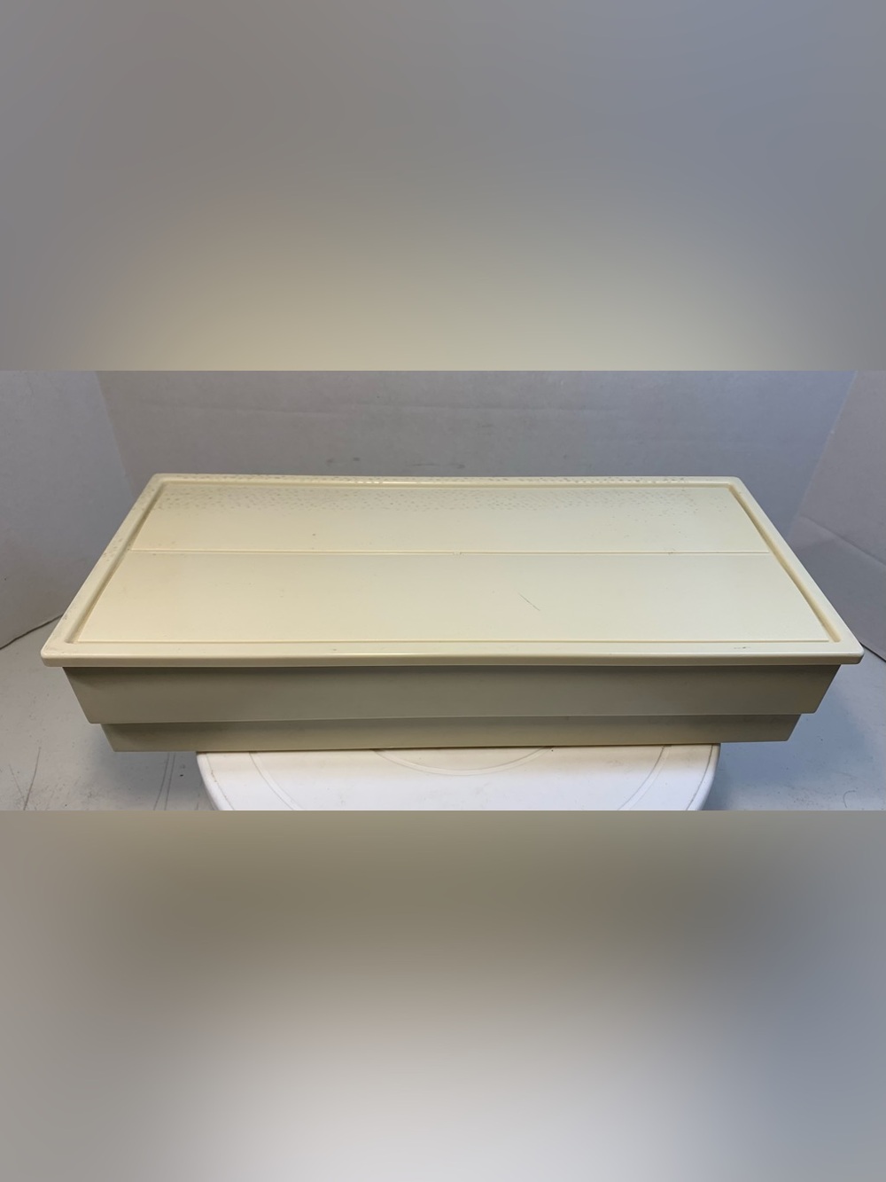 Vintage Tupperware Wax Paper & Foil Dispenser Wall Mount.            3800